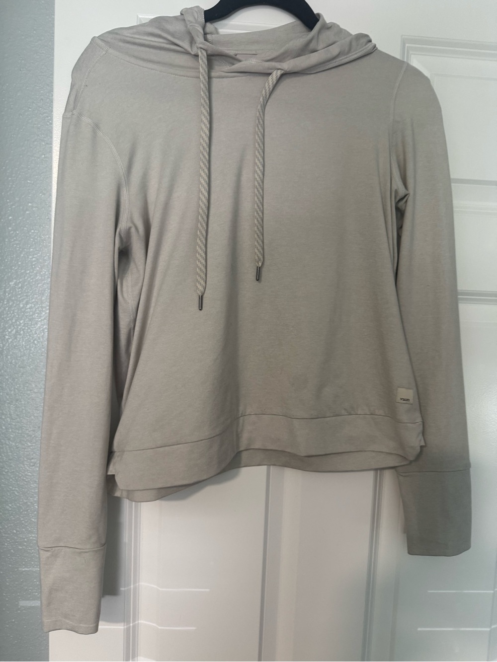 Vuori Lightweight Hooded Pullover Jacket in Light Taupe